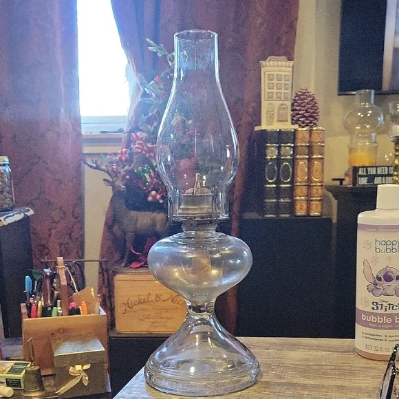 Queen Anne #2 Elegant Glass Oil Lamp,Antique/ VINTAGE/ EUC!