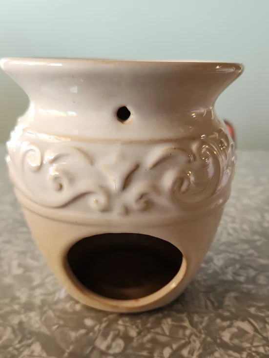 Yankee Candle Cream Decorative Ceramic Warmer with Scroll Motif