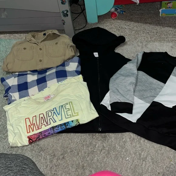 Bundle of boys’ tops!!