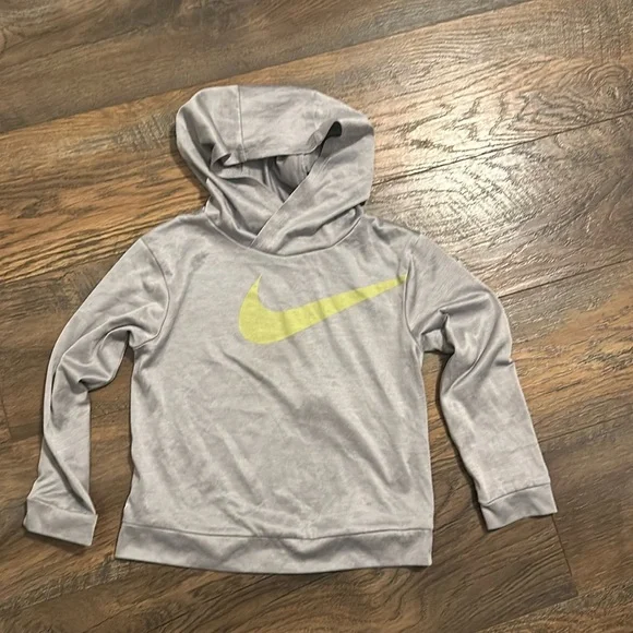 Nike boys drifit size 3T