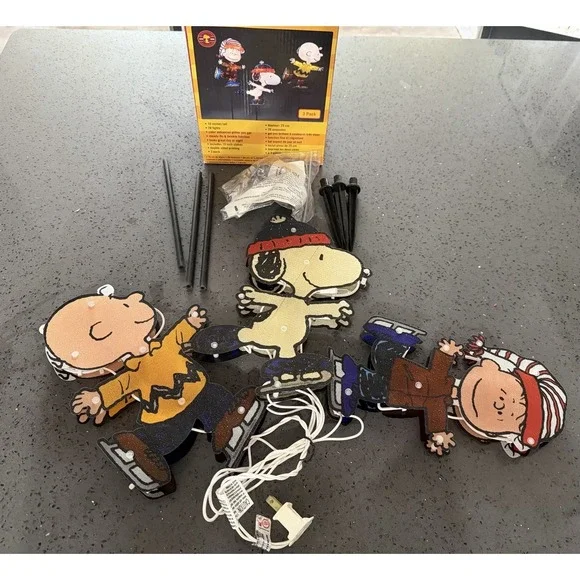 Set Of 3 Peanuts Lighted Pathway Markers Ice Skating‎ Snoopy Charlie Brown Linus