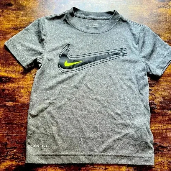 NIKE | youth boys Dri-Fit t-shirt. Size: 4-5yrs