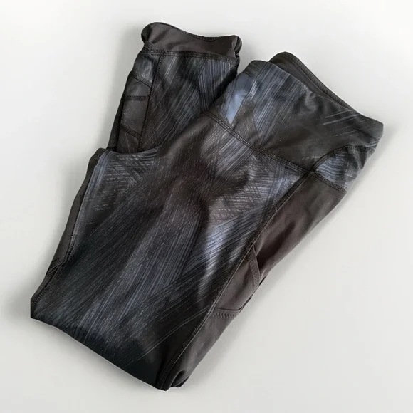 LULULEMON Size 8 Black With Pattern 25