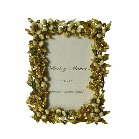 Gold Floral Wellesley Manor 2.5x3.5