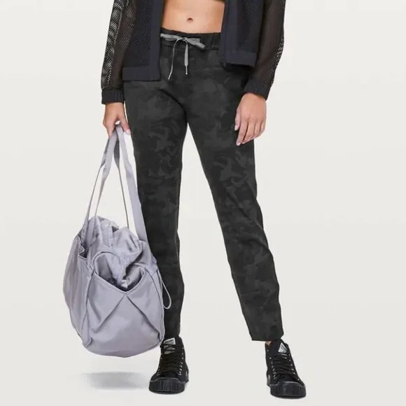 Women Lululemon On The Fly Pant *28