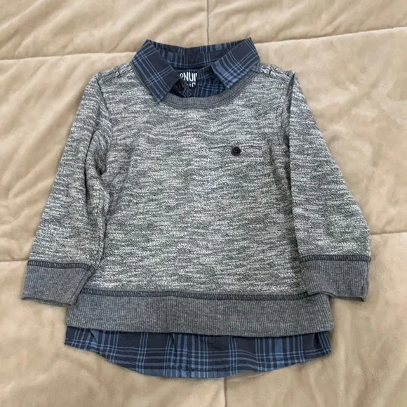 Little boys Oshkosh size 18 months gray shirt.