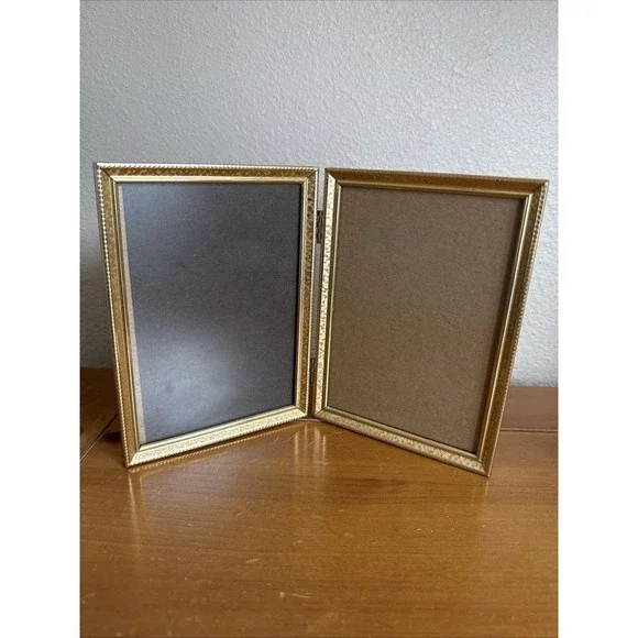 VINTAGE MCM GOLD BRASS HINGED STANDING FOLDING PICTURE FRAMES 5 X 7 PHOTOS
