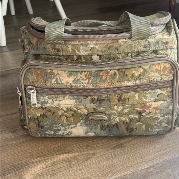 Vintage tapestry Weekend Bag Pathfinder