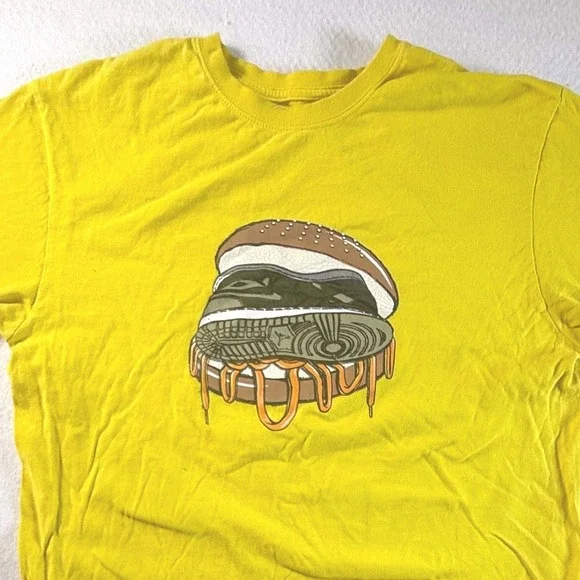 Jordan T-Shirt Mens Large Yellow Burger‎ Sneaker Graphic Short Sleeve Tee
