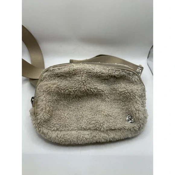 lululemon Everywhere Belt Bag Cream Sherpa Fleece