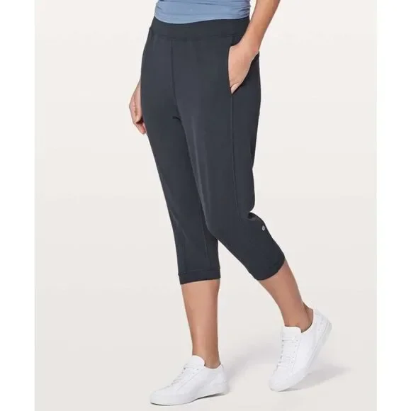 Lululemon Rejuvenate Crop *18
