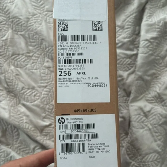 HP Chromebook Packaging with White Labels