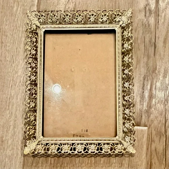 VTG MCM Ornate Filigree‎ Gold Tone Metal Brass Picture Photo Frame 4” X 6”