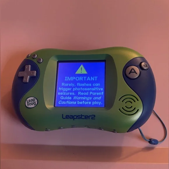 Leap Frog Leapster 2 Learning Green Gaming Handheld Powers Up- For Parts Only