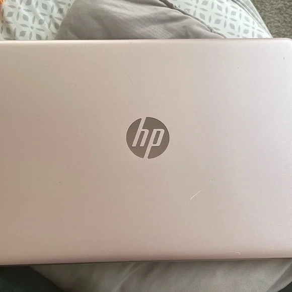 HP laptop with video camera (comes with charger) Microsoft 11