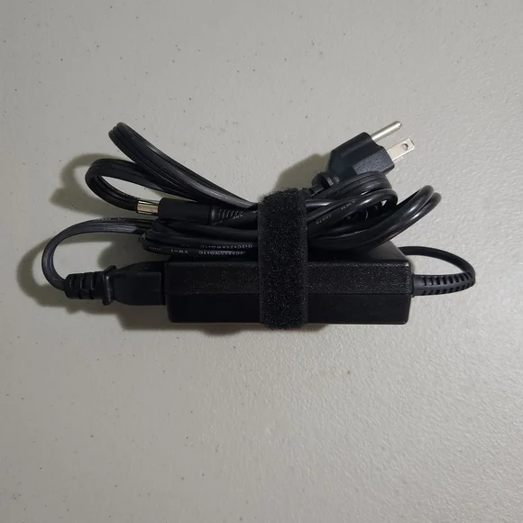 HP 65W AC Adapter Charger 756413-003 (PPP009D) – Excellent Condition