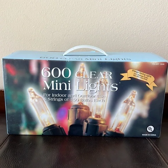 NWOT X-mas 600 Clear Mini Lights For Indoor/Outdoor Use -4 Strings of 150 Bulbs