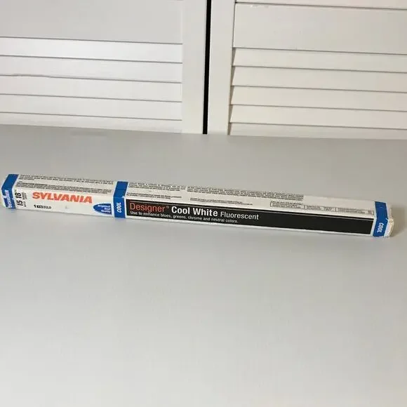 NWT Sylvania Designer Cool White Fluorescent Light Bulb 15 watts