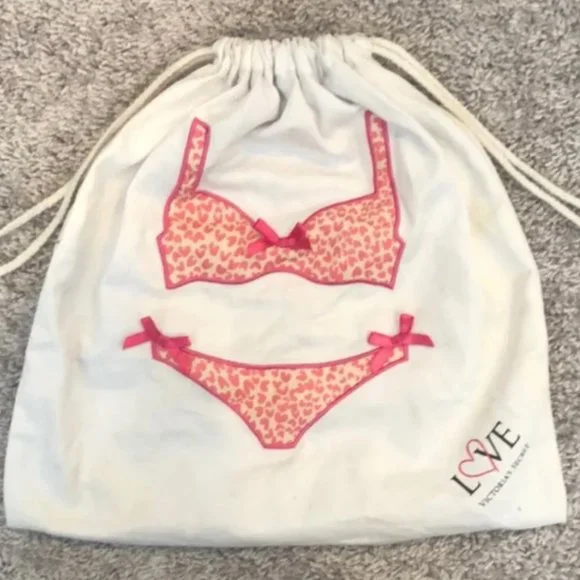 Victoria’s Secret intimates laundry