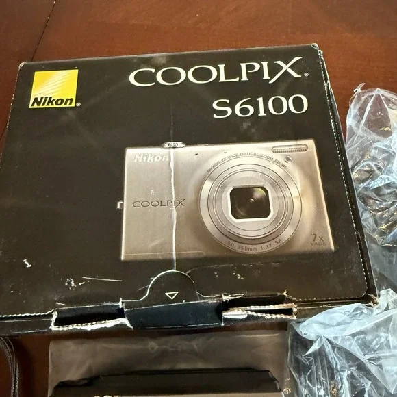 Nikon‎ COOLPIX S6100 16.0MP Silver Digital Camera Bundle wUSBcharger Software