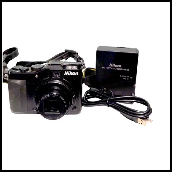 Nikon COOLPIX P7000 10.1MP Digital Camera - Black Charger Cable 16GB SD Card