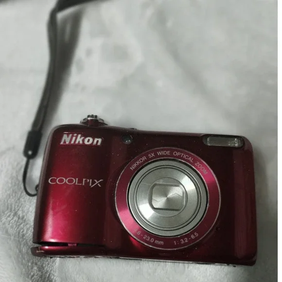 Nikon Coolpix L26 16.1 MP 5x Wide Optical Zoom Digital Camera Red w/Box UNTESTED