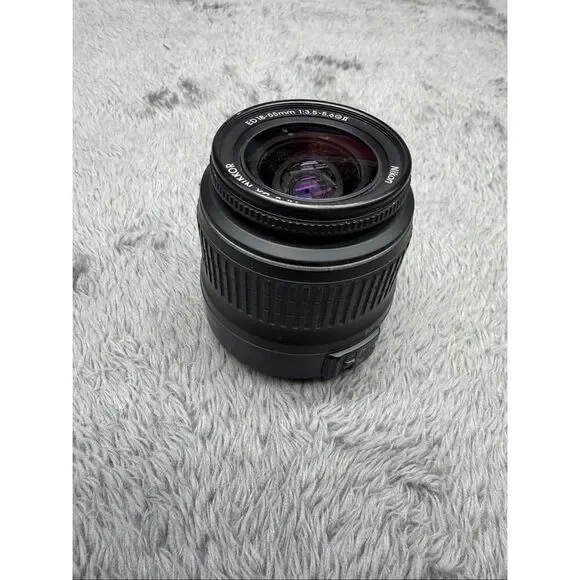 Nikon AF-S DX Zoom-Nikkor 18-55mm f/3.5-5.6G ED II lens. Type: Standard zoom le