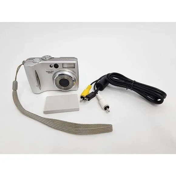 Nikon‎ Coolpix 5200 Silver Camera NOT TESTED - FOR PARTS