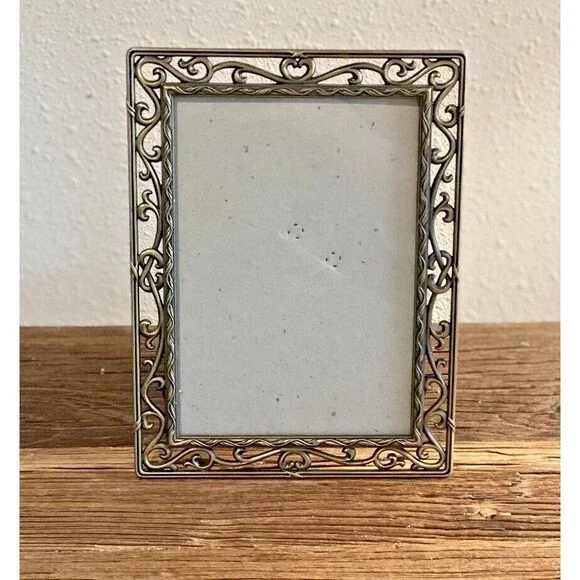 Ashleigh Manor Picture Frame Holds 5X7 Used