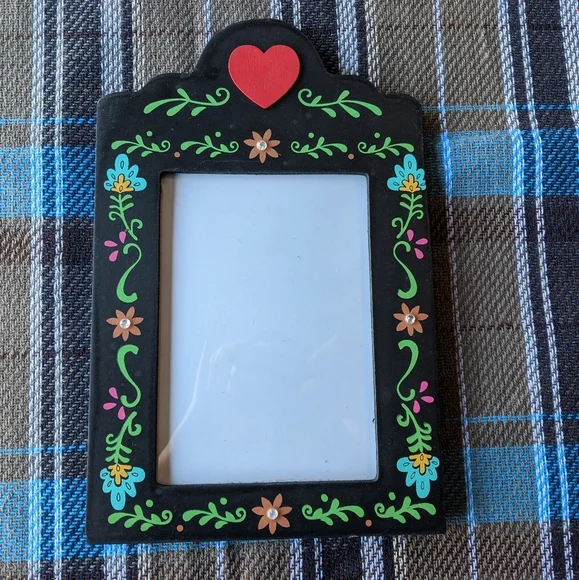 NWT cute picture frame with floral and heart