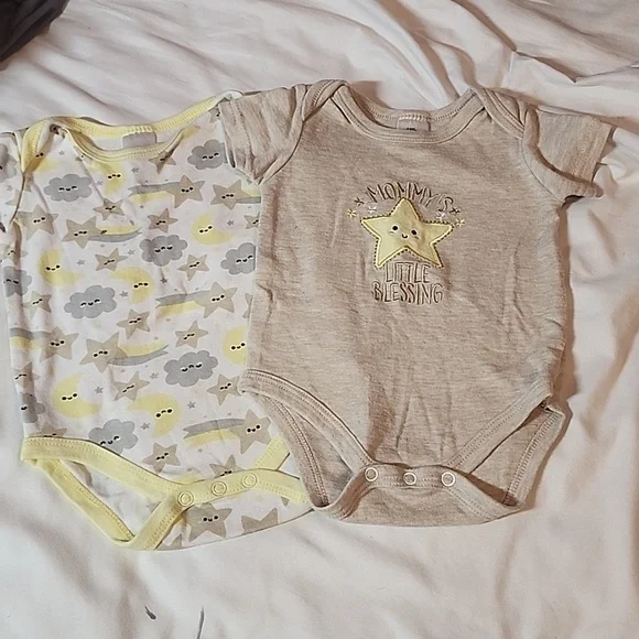LITTLE BEGINNINGS STAR ONESIES SZ 6-9 MONTH