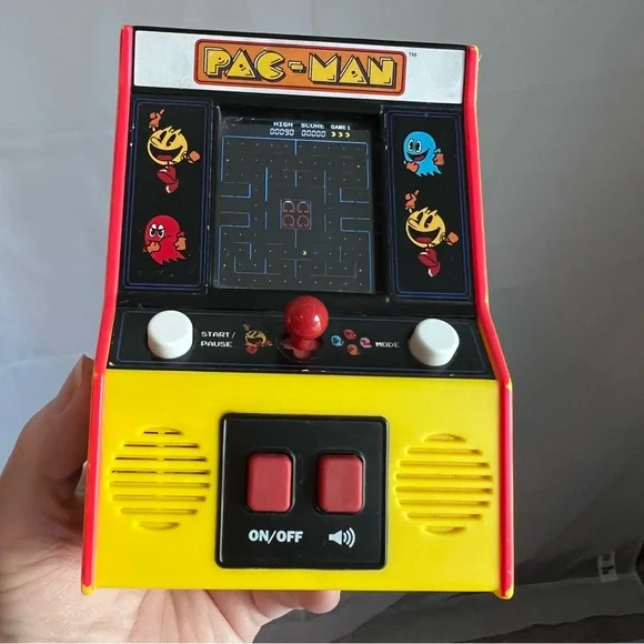PAC-Man Retro Mini Handheld Arcade Game - Electronic Toy Game Bandai Namco