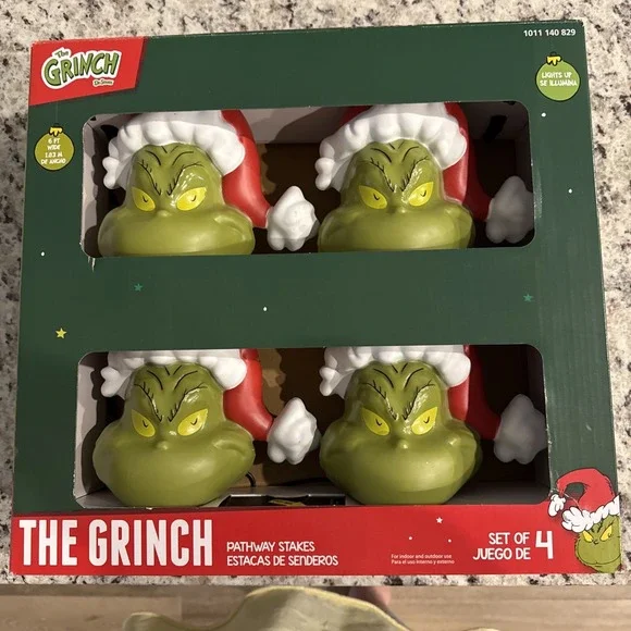 Dr. Seuss The Grinch Pathway Stake Lights Set Of 4 Brand NEW FREE SHIPPING