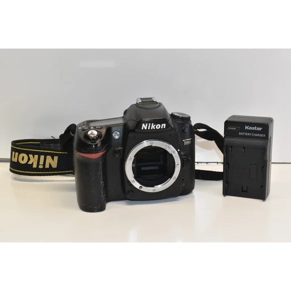 Nikon D80 10.2MP Digital SLR 10.2MP Camera With Battery- FOR PARTS OR REPAIR