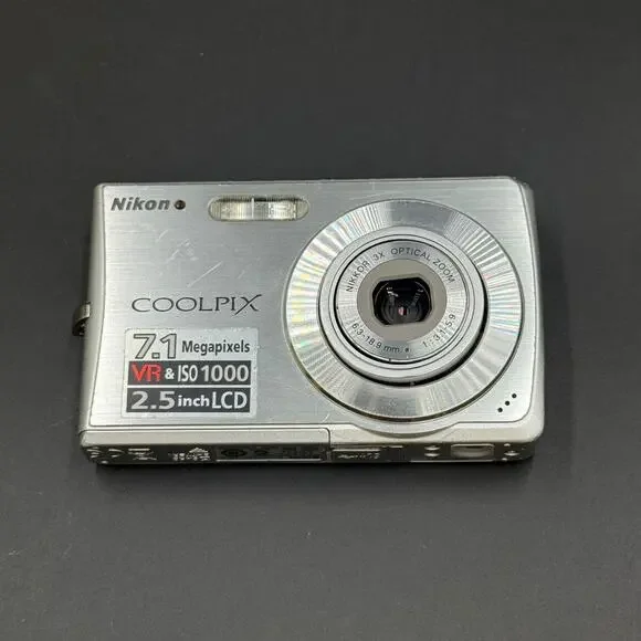 Nikon Coolpix S3100 Silver Digital Camera Untested As Is For Parts