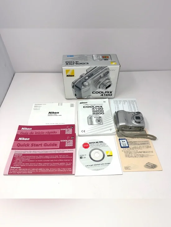 Nikon Coolpix 4100 4.0MP Silver Digital Camera + 32mb SD Card & Original Box