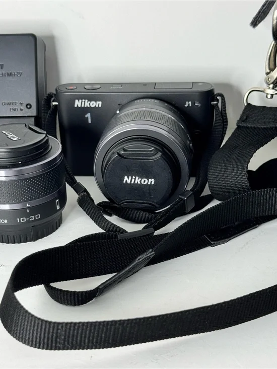 Nikon 1 J1 Compact Mirrorless Camera Black two lenses batterycharger memory card