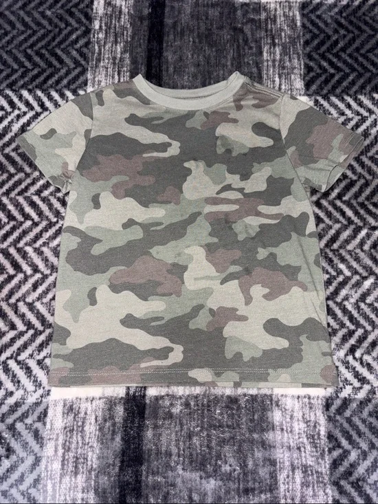 💰Cat & Jack Green Camo Short-Sleeve Tee