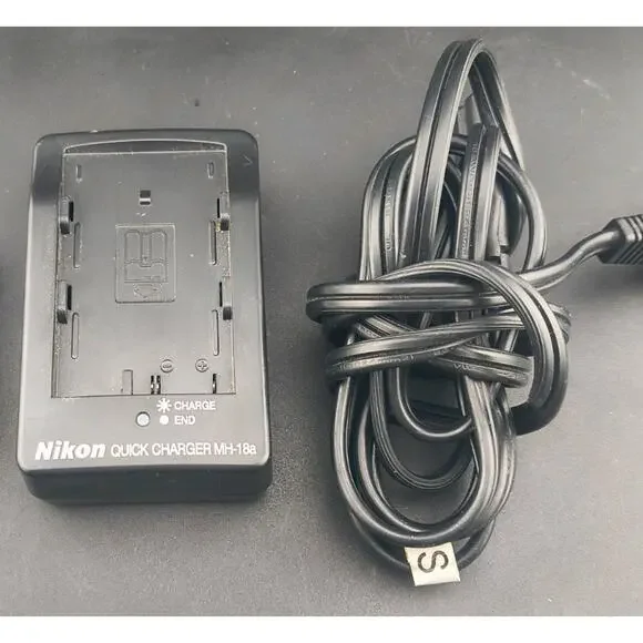 Nikon MH-18a Quick Battery Charger OEM w/ AC Power Cord