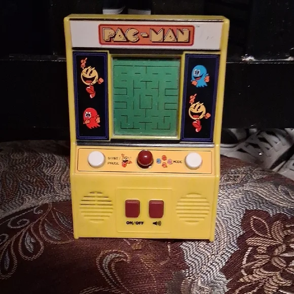 Retro Handheld Game - Yellow