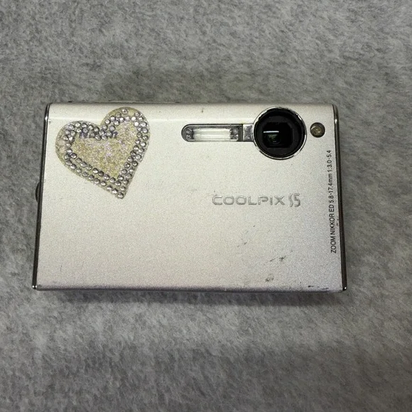 Nikon Coolpix S5 Silver Digital Camera Untested For Parts / Repair