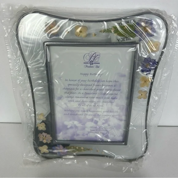 Avon NIB VTG '2002' President's Club Birthday Gift 5x7 picture frame.