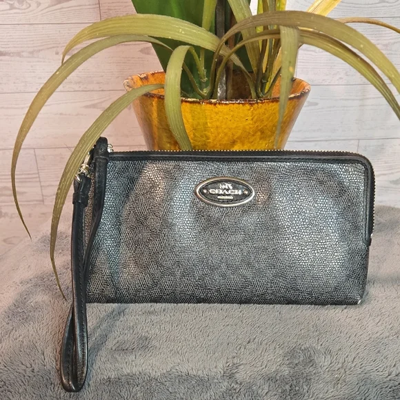 Coach Signature Cabvas Zip- Top Wristlet Black/Charcoal