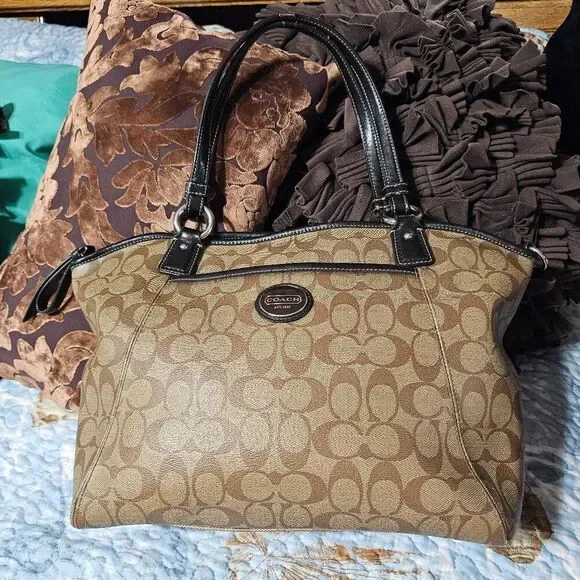 Coach Peyton Pocket Purse Shoulder Bag in Signature Canvas