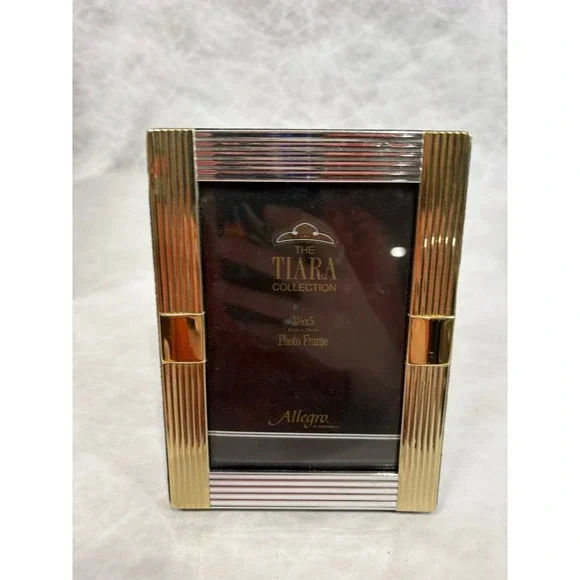 The Tiara Collection Allegro Gold Silver Two Tone Ribbed 3.5x5 Photo Frame