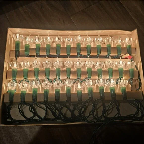 VTG White‎ Clear Tulip Christmas Lights Reflectors Green Cord 35 Lite Set 70s