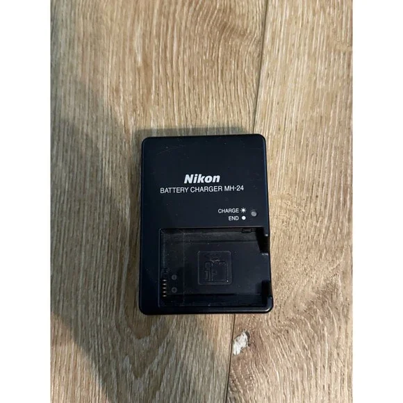 USED Nikon MH-24 Battery Charger EN-EL14 EN-EL14a D3100 D3200 D3300 D3400 D3500