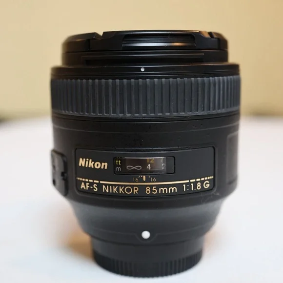 Nikon AF-S NIKKOR 85mm f/1.8G Lens - Black