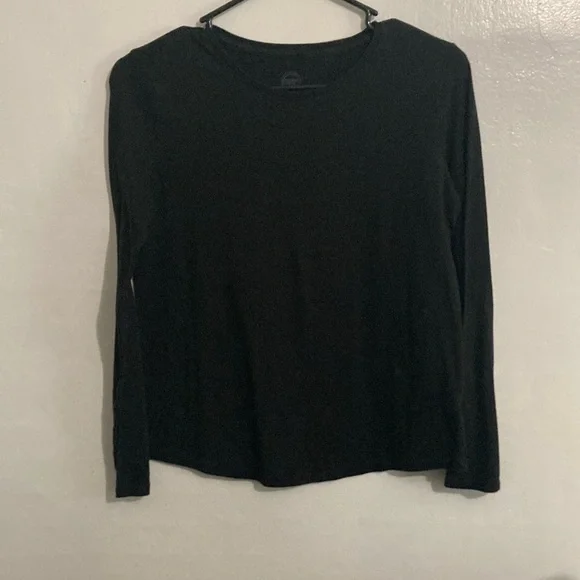 Long sleeve black tee size