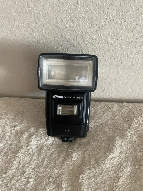 Nikon SB-16 External Speedlight Flash — Black